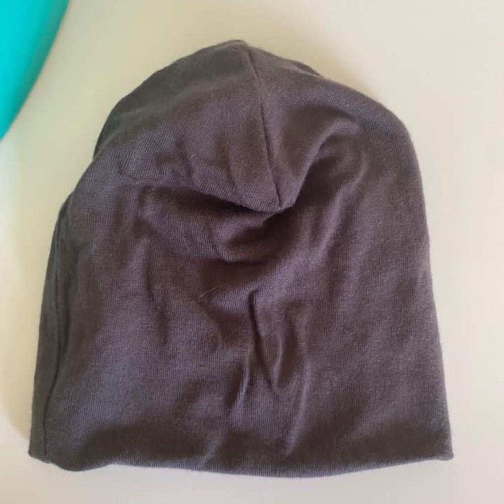 Kate Quinn slouchy beanie in Beluga